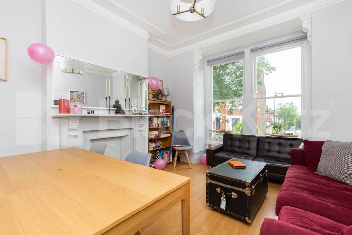 Bright and modern 2 bedroom property located on a beautiful street in Highgate Milton Road, Highgate